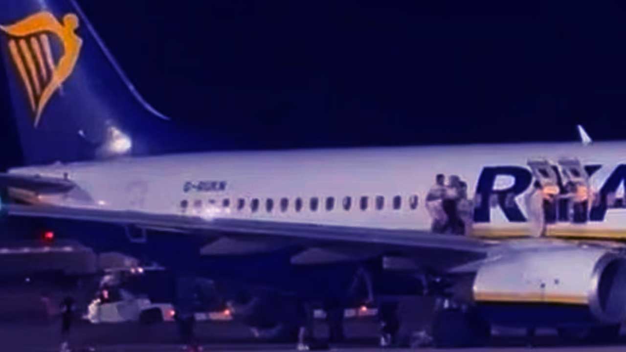 Passengers Jump Off Ryanair Plane Wing After Fire Alert in Spain