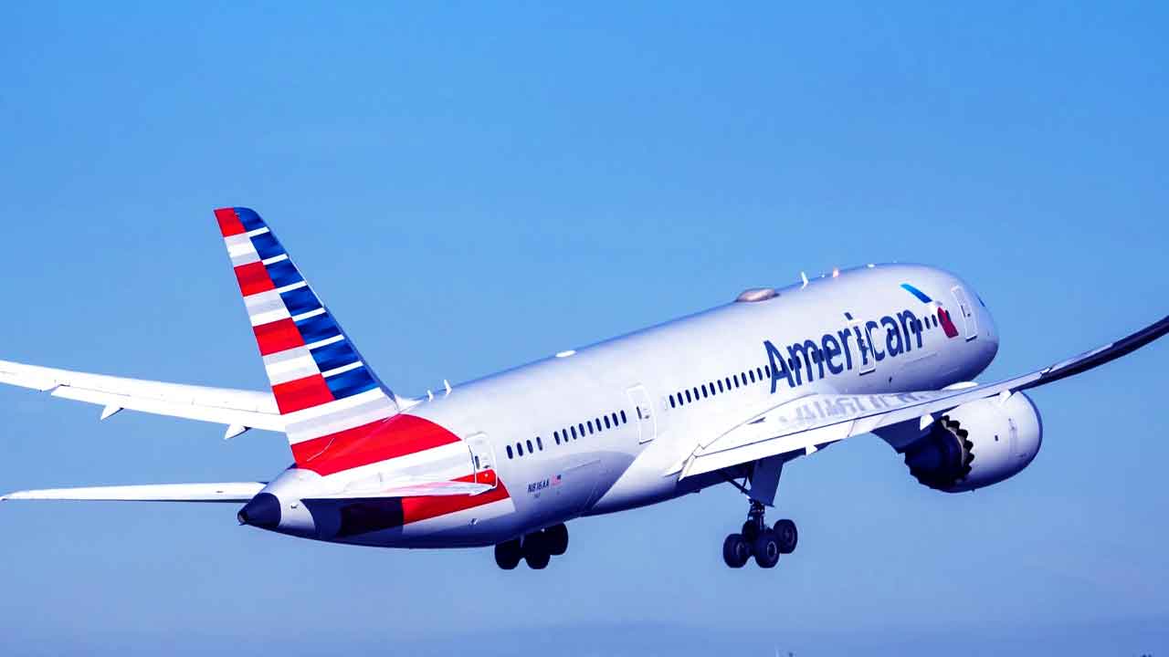 FAA Approves Fewer Crew on Dreamliners Flight Attendants Warn