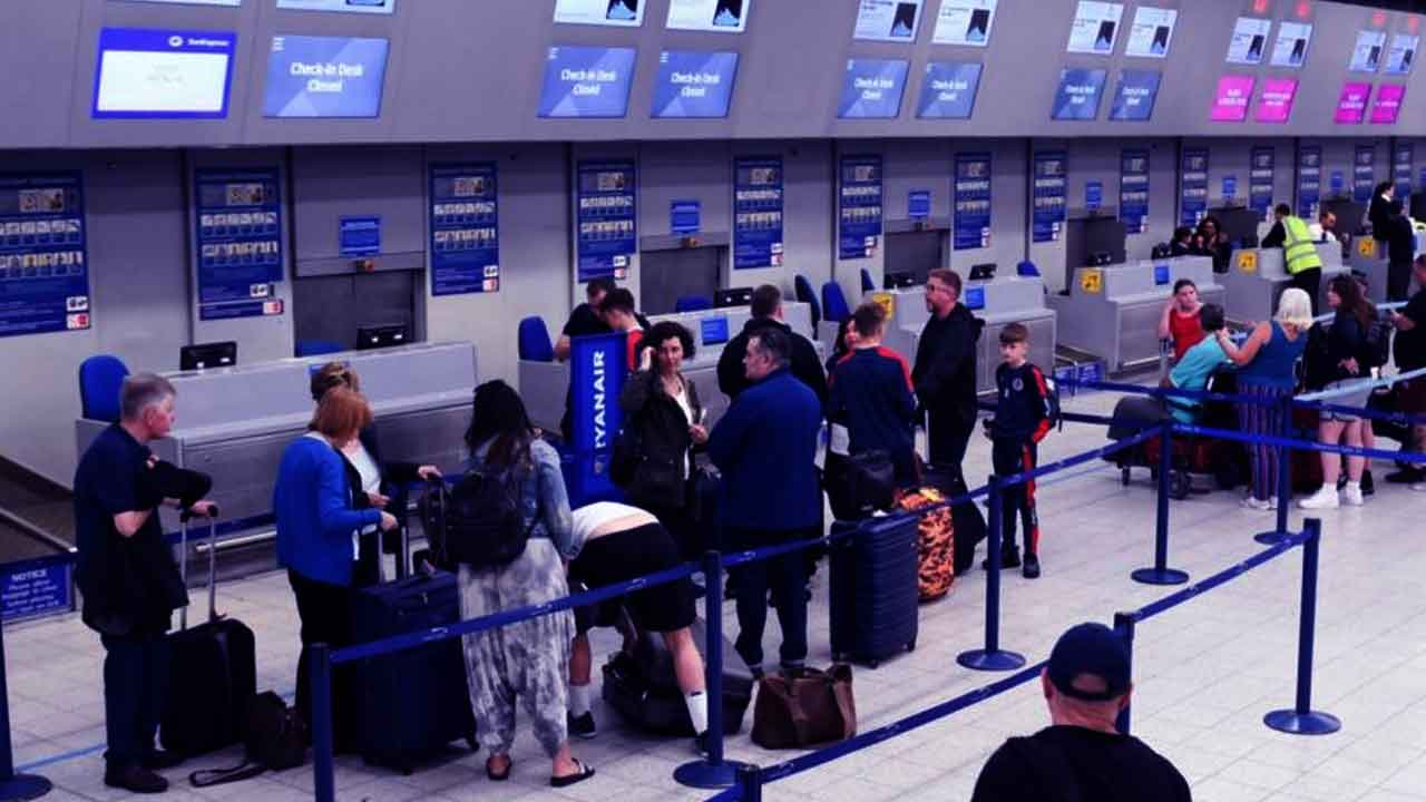 Flight Disruptions Hit UK Airports After Air Traffic Control Glitch